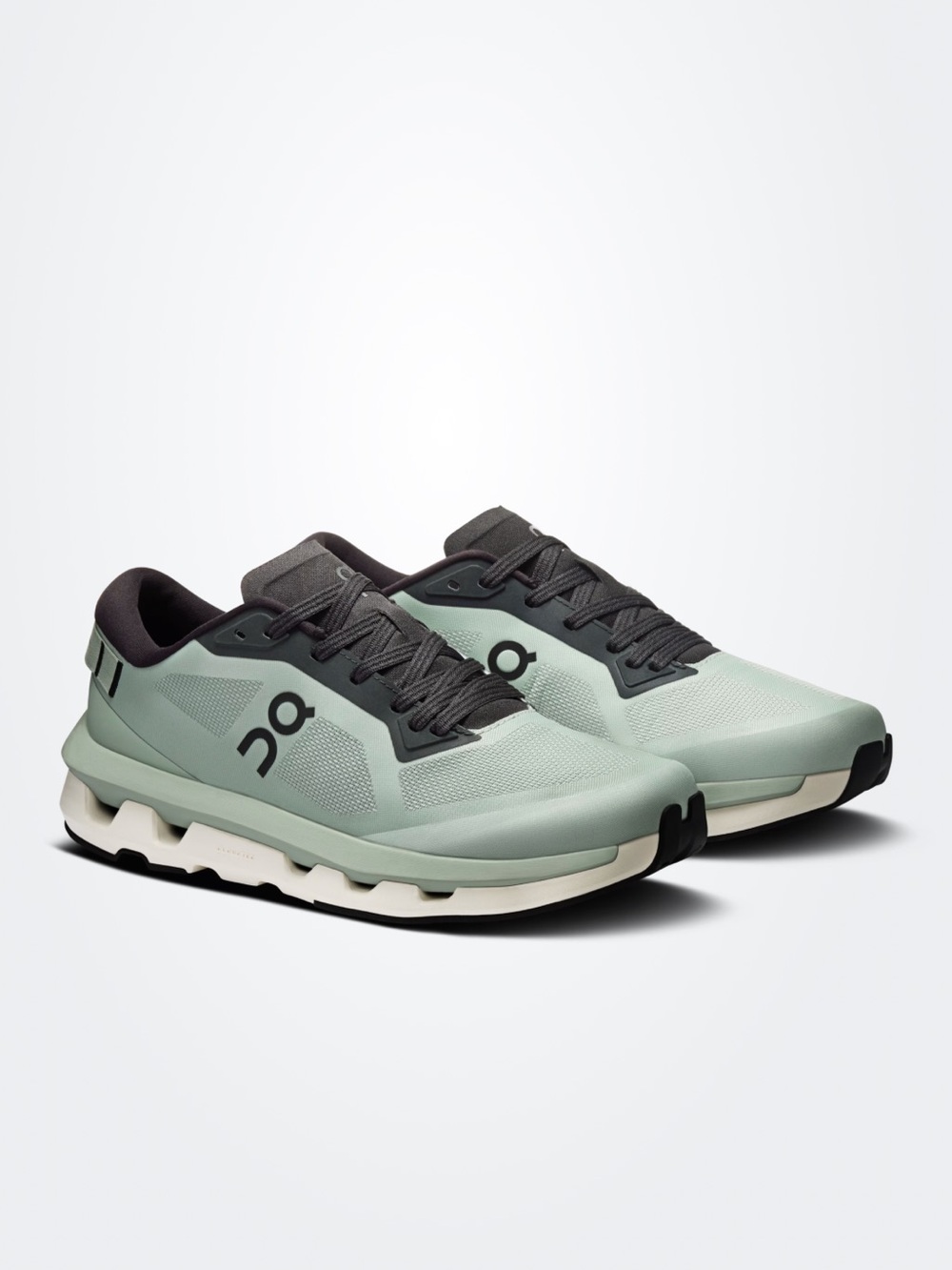On Running Women 
Cloudzone Running Shoes in Minera| black size 7 gently used